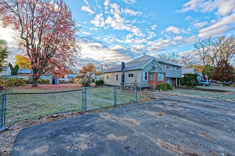 3rd image of 318 Chiswell Road