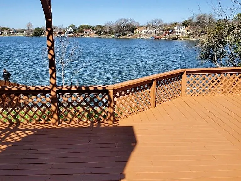 1211 Lakeshore Dr — Photo 1