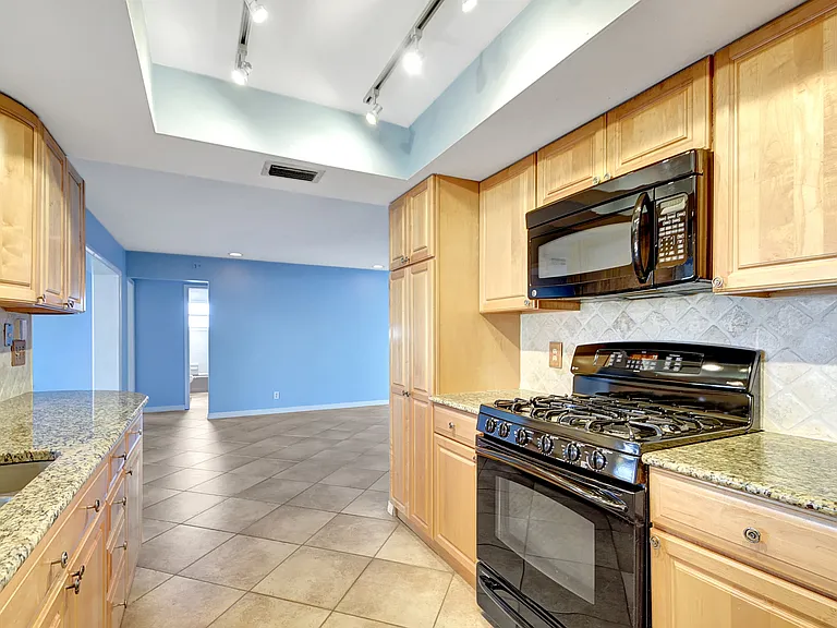 W Terrace Dr — Photo 13