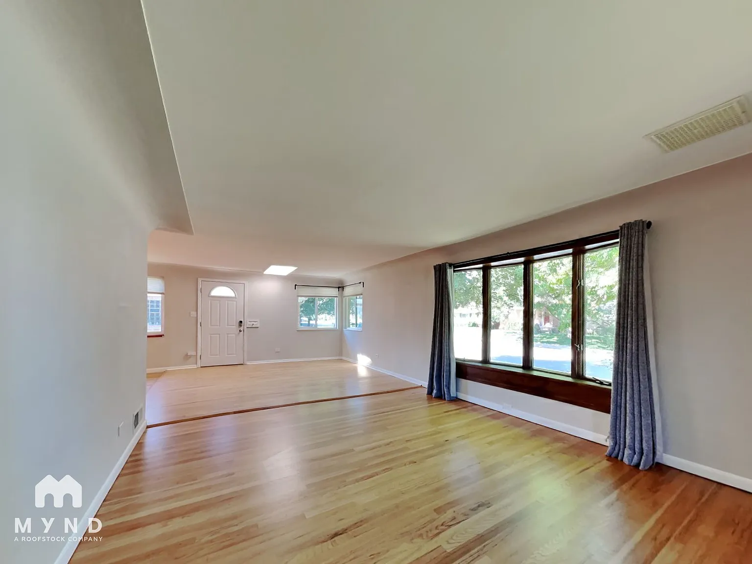 4 bed, 2.0 bath, 2447 sqft, $3,935 — Photo 3
