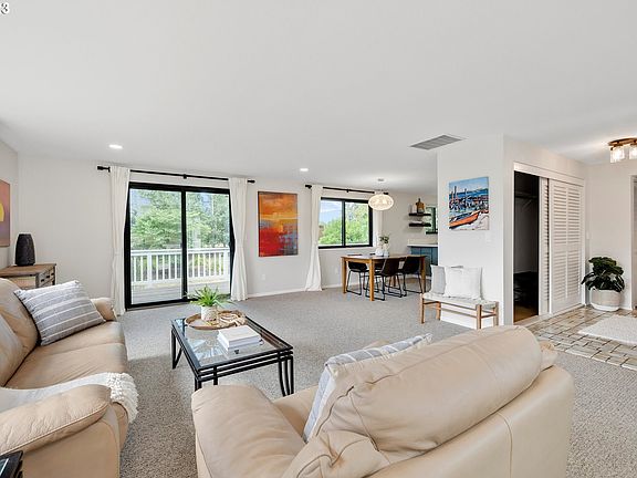 3rd image of 82 Circle Dr