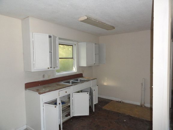 4th image of 2311 Sunset Dr