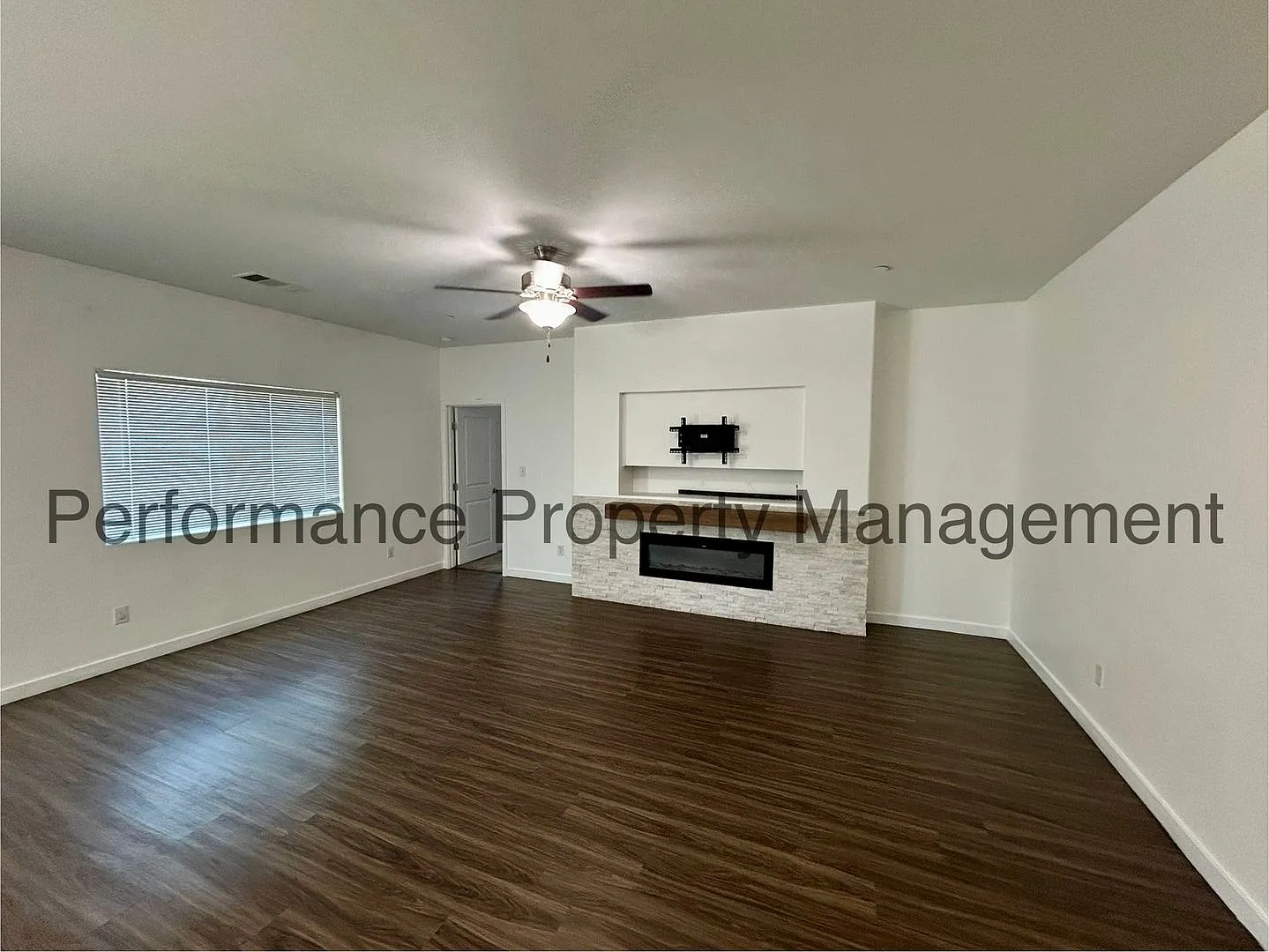 Stunning 3 Bed/2 Bath S Bakersfield Home w/ Solar, RBP & Security Deposit Alternative — Photo 4