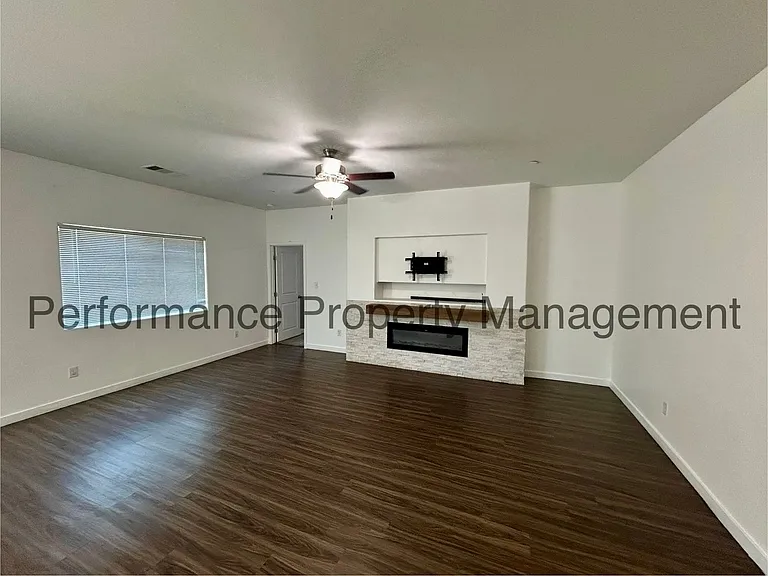 2505 Mercedes Dr — Photo 4