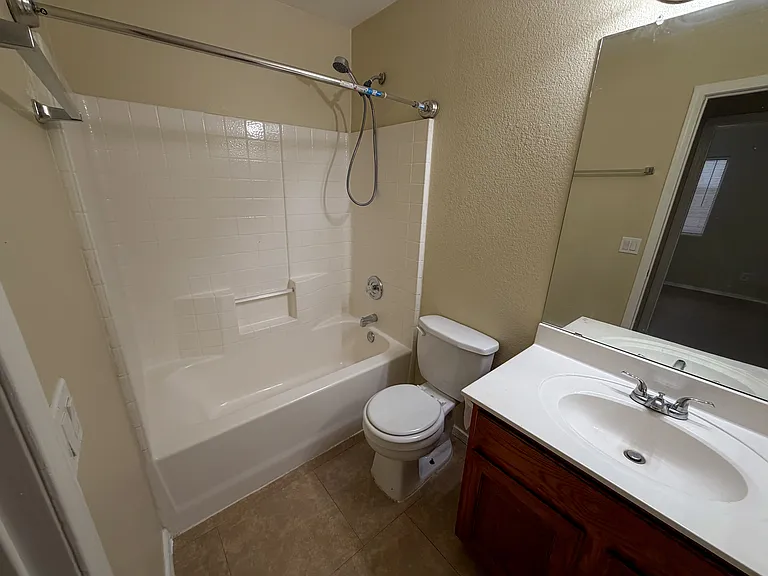 15448 W Hearn Rd — Photo 7
