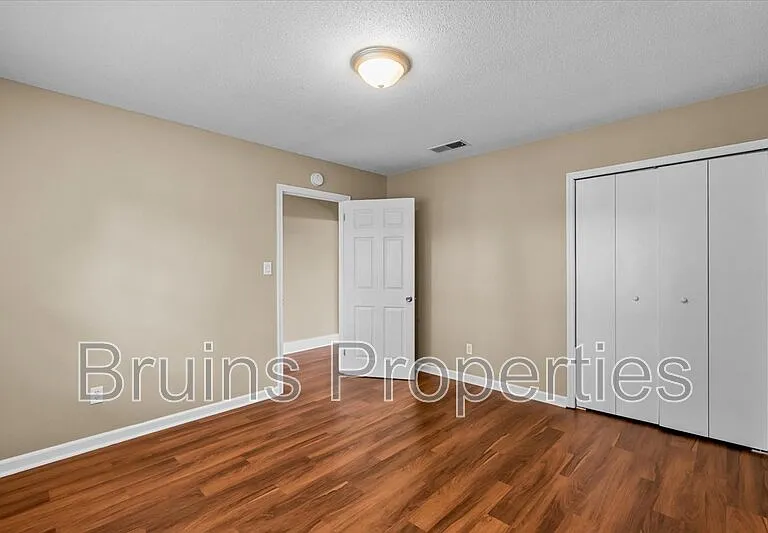 1825 Johnson St E #1 — Photo 10