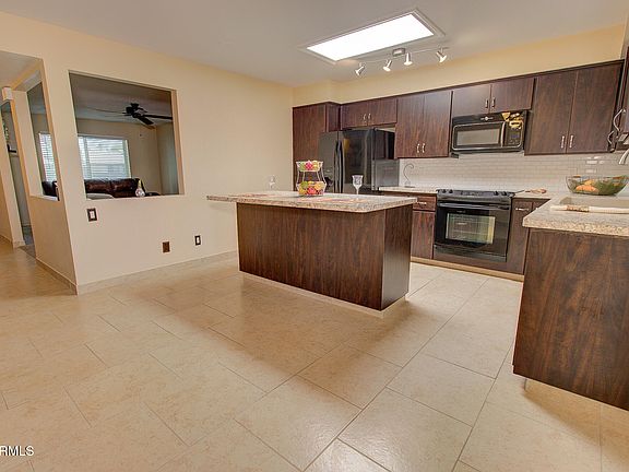 5th image of 753 E BRENDA Drive