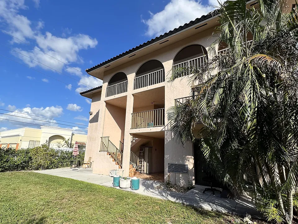 828 Wiggins Pass Rd #9