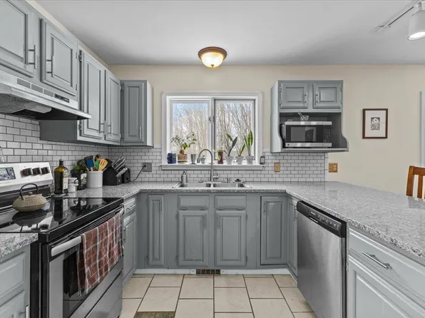 92 Maplewood Avenue, Milton, VT 05468