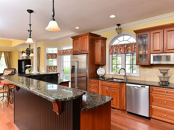 4th image of 23 Erikson Ln