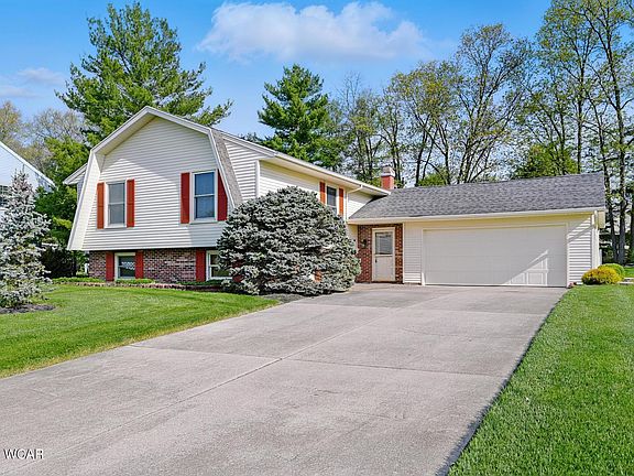 3rd image of 3614 N Amblewood Cir