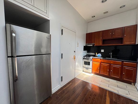 3rd image of 515 Washington Ave #4