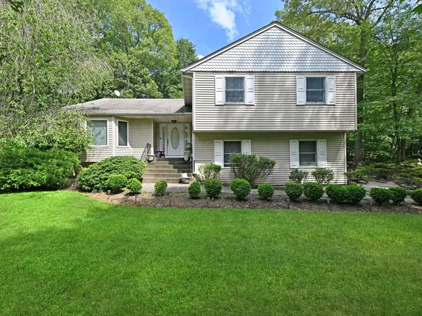 17 E Stemmer Lane, Suffern, NY 10901