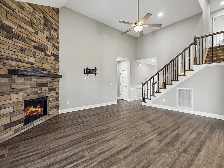 1082 Wittys Way — Photo 3