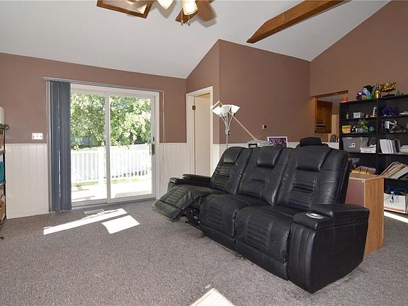 5th image of 63 Ledgewood Dr