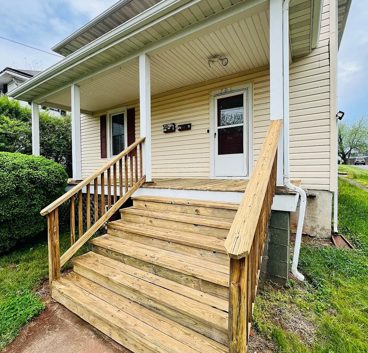 701 E Piedmont St — Photo 1