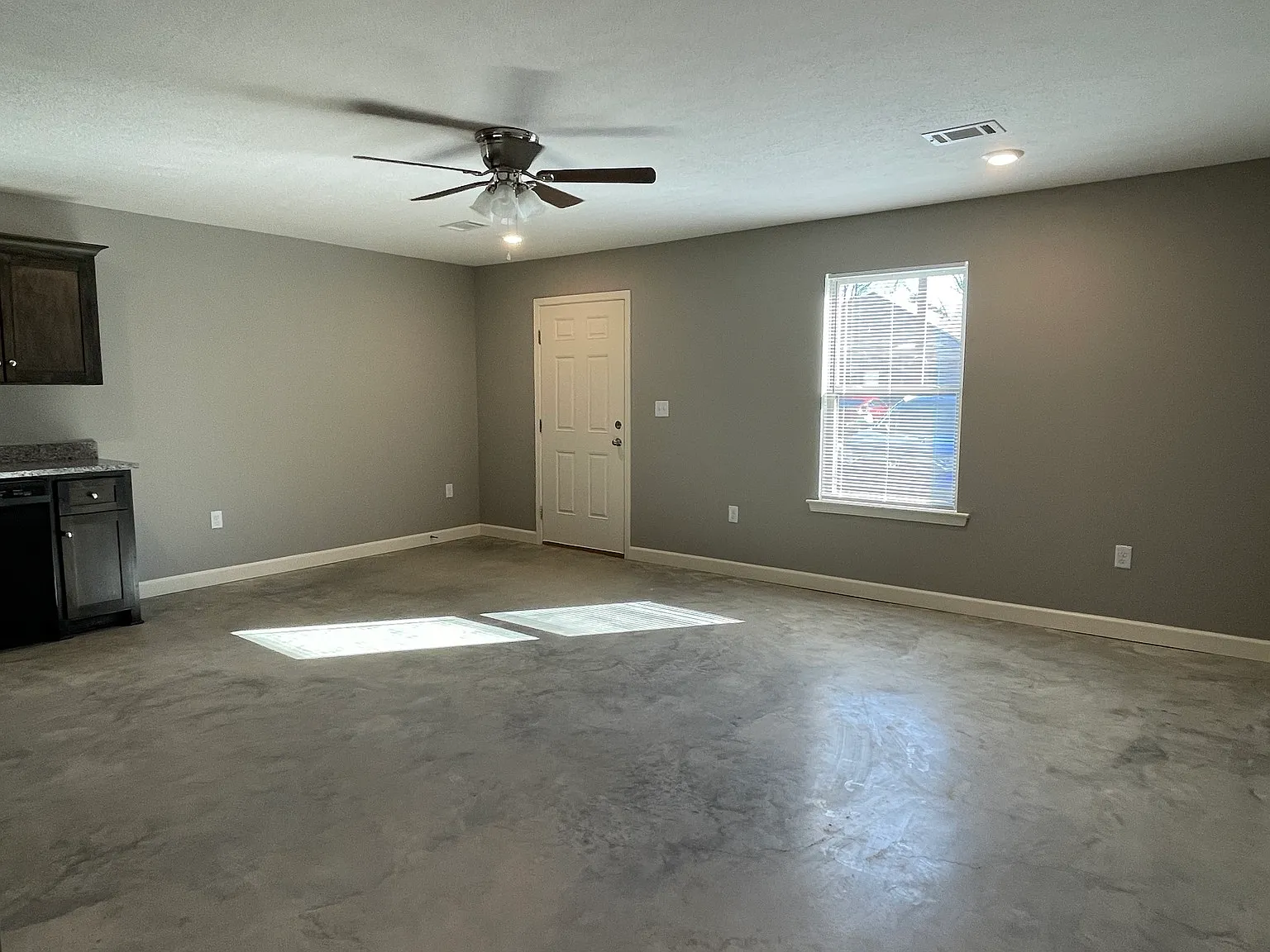 2 bed, $1,000 — Photo 2