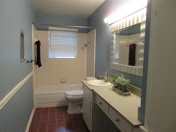 3rd image of 1614 Glenbrook Dr