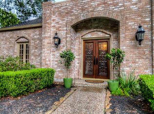 211 Briarpark Dr, Houston, TX 77042