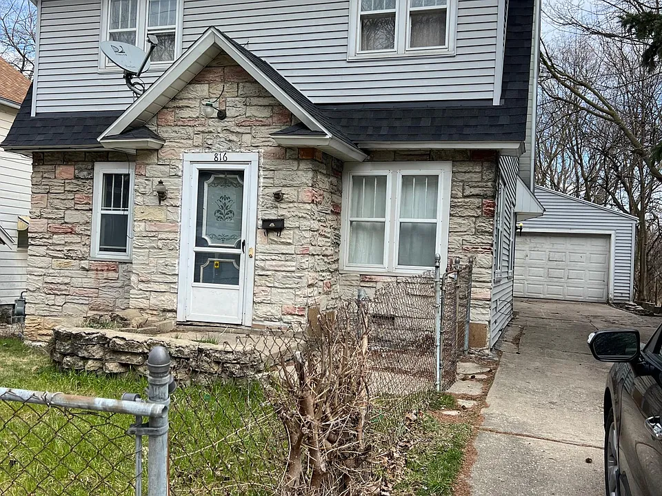 816 Coit Ave NE