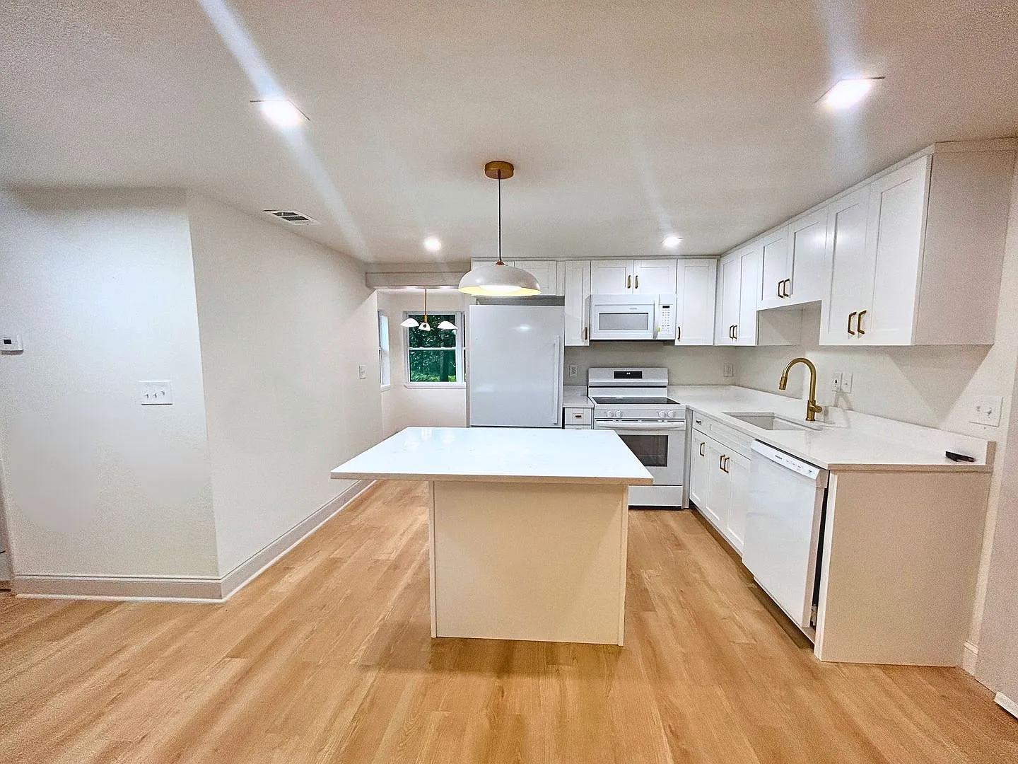 Newly Renovated 2-Bed, 1-Bath Duplex with Modern Upgrades — Photo 4