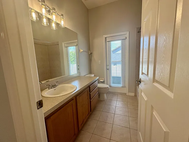916 White Oak Way — Photo 22