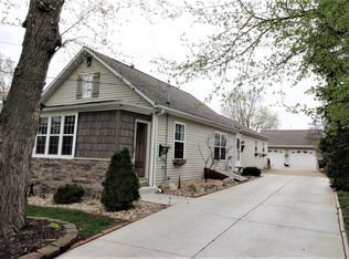 1511 Forrest St, Bloomington, IL 61701