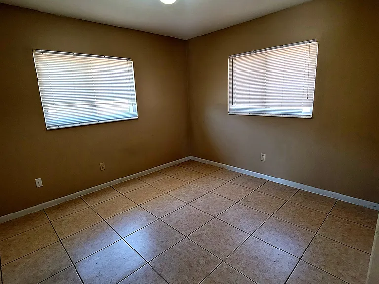1712 Tuttle St #2 — Photo 6