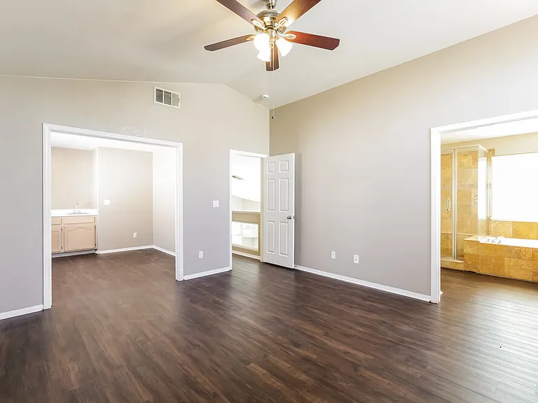 2317 Homeland St — Photo 10
