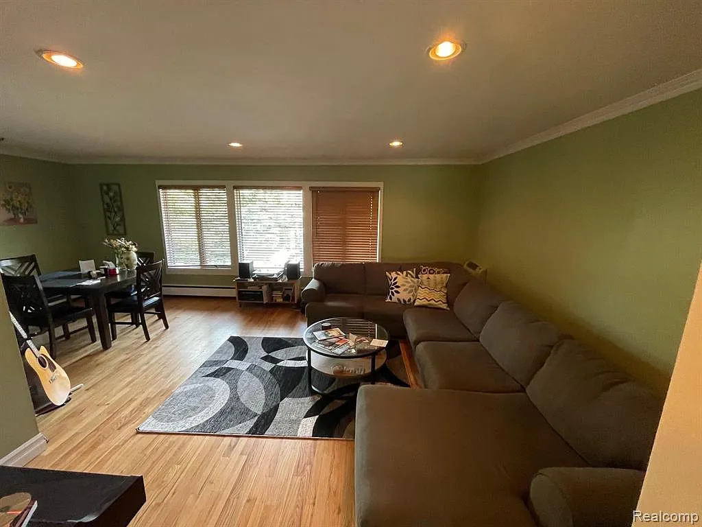 2 bed, 1.5 bath, 1014 sqft, $1,700 — Photo 3
