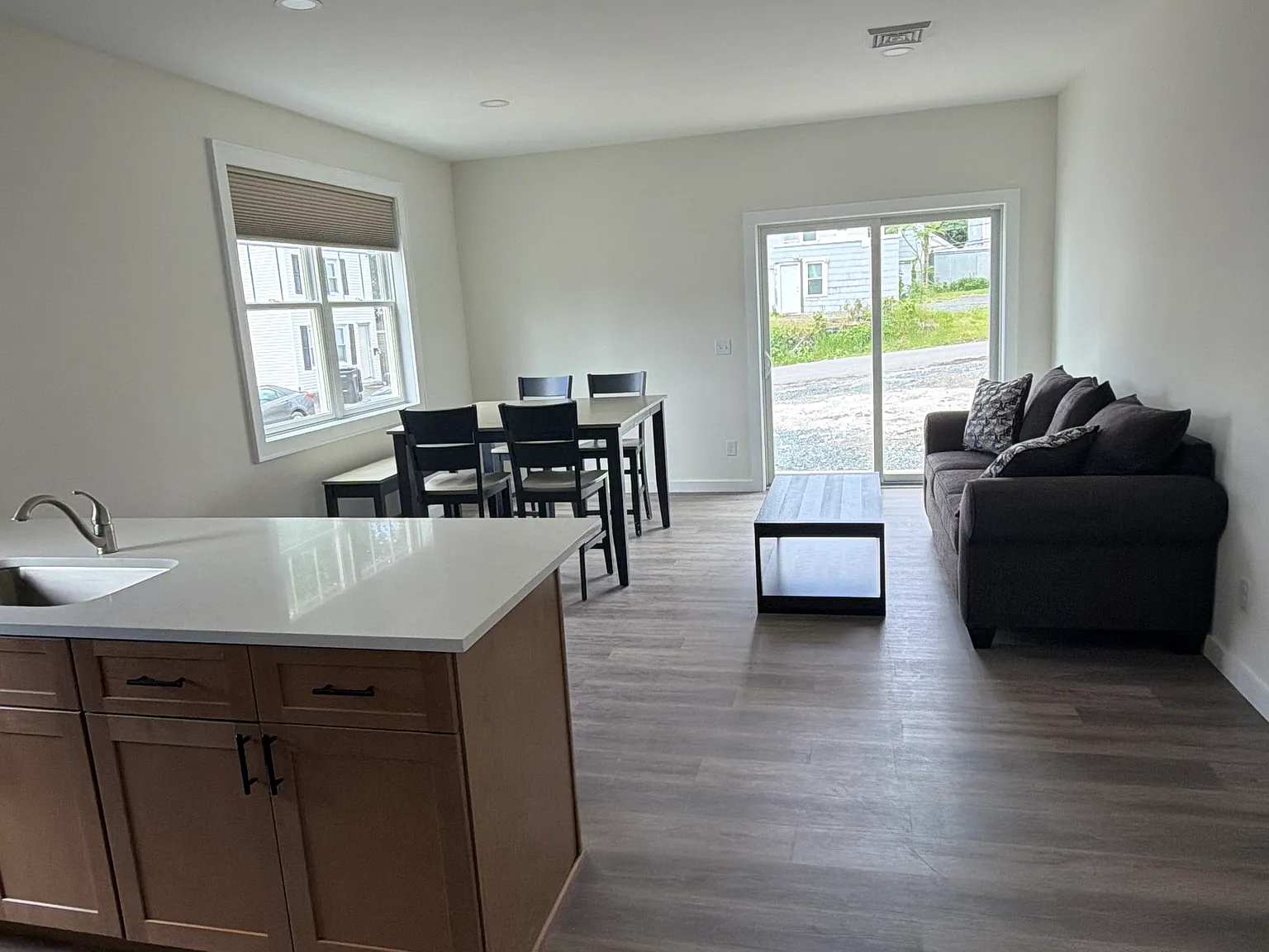 5 bed, 2000 sqft, $800 — Photo 2