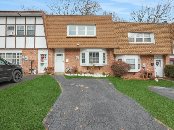 8 Roundtree Court, Beacon, NY 12508