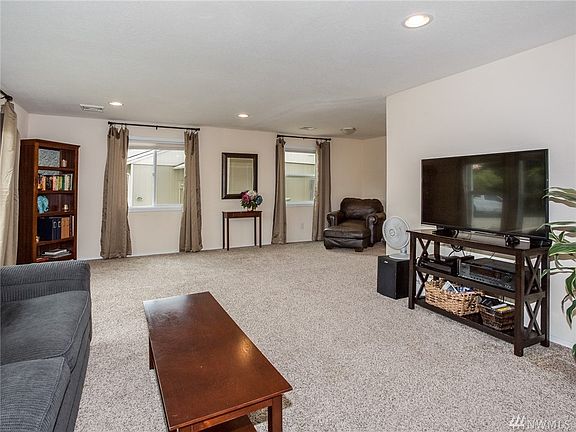 3rd image of 4 Cottonwood Pl