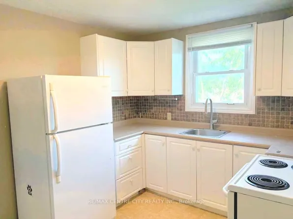 31 Langarth St W, London, ON N6J 1P3