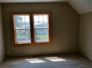 133 Cleveland St S APT 2, Cambridge, MN 55008
