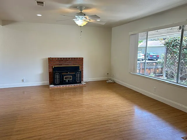 349 Appian Way — Photo 10
