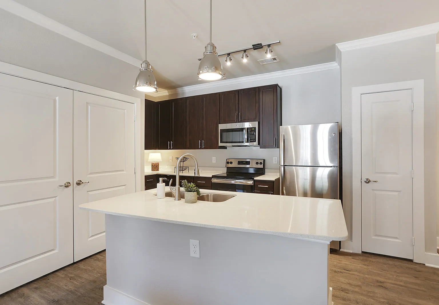 Creekside Crossing Apartments — Photo 3