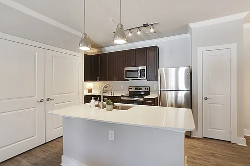 Creekside Crossing Apartments Photo 1