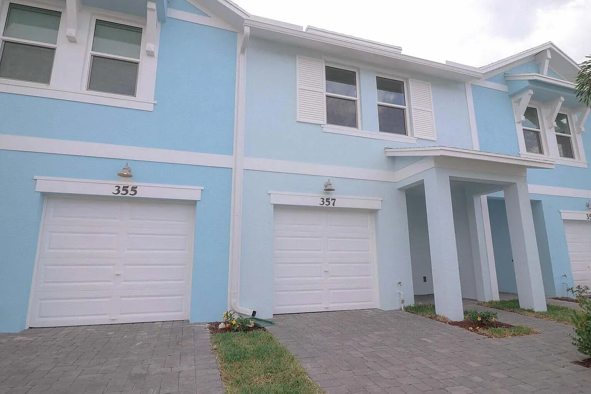 Building Photo - 357 SE Angler Dr