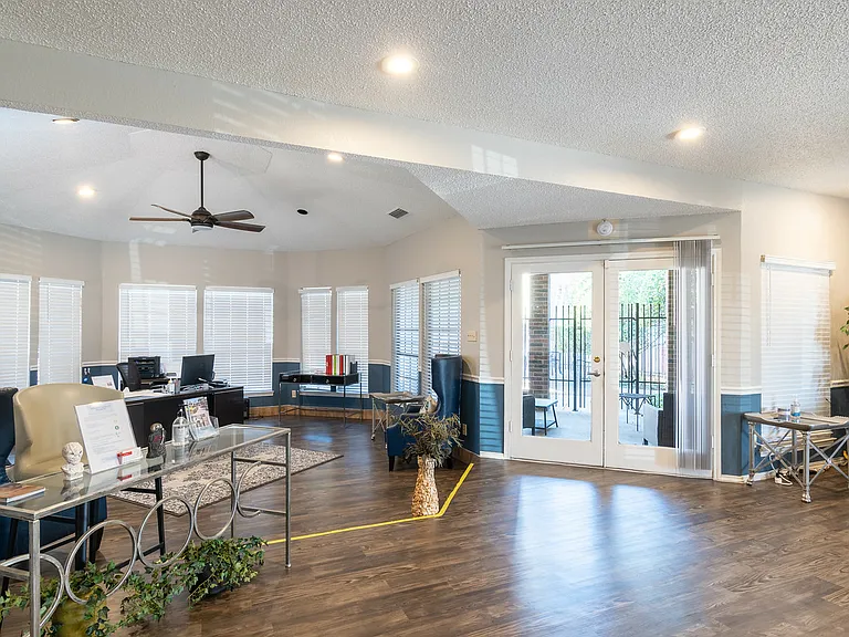 La Prada Place Apartments — Photo 24
