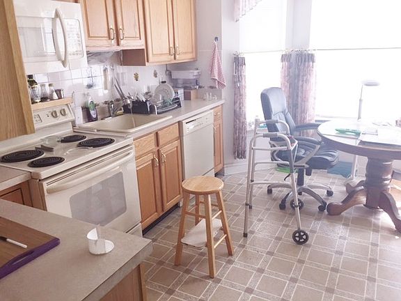 4th image of 51 Meadowlark Dr