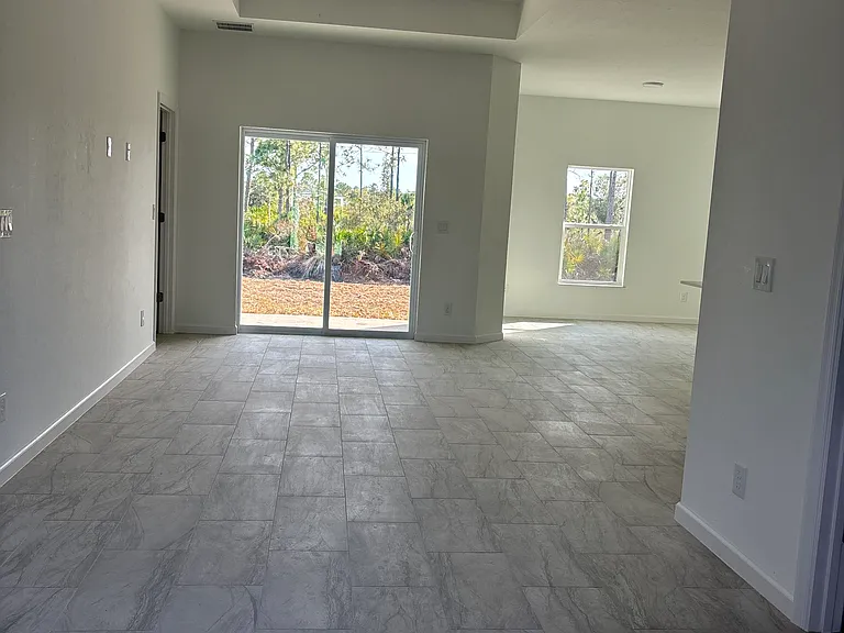 3005 31st St W — Photo 3