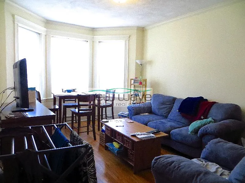 102 Queensberry St #13