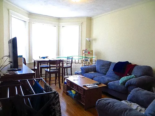 102 Queensberry St #13 Photo 1