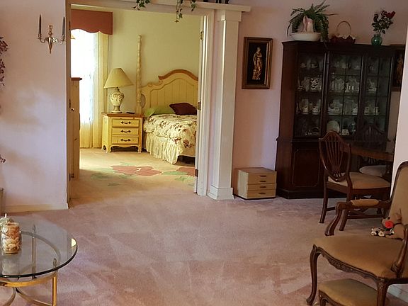 5th image of 696 Lone Oak Dr