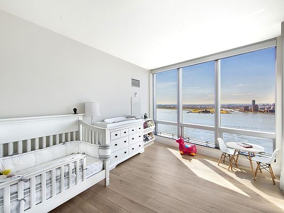 4th image of 10 West St APT 28A
