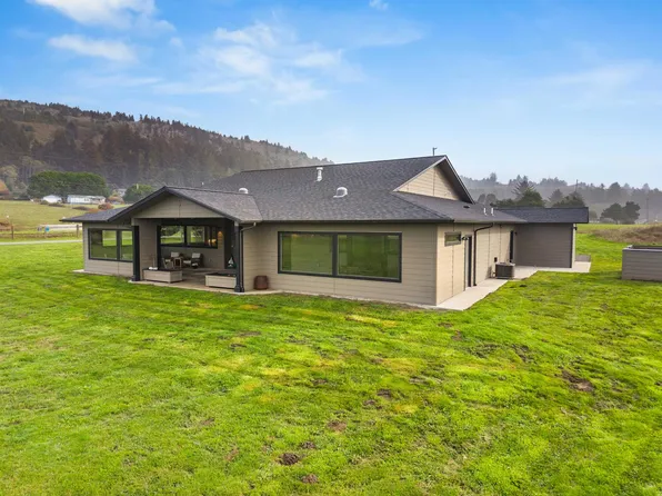 125 Sand Dune Way, Smith River, CA 95567