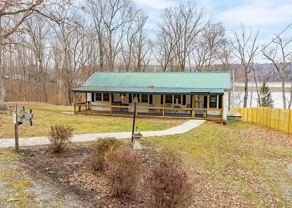 1st image of 623 Holly Hill Dr