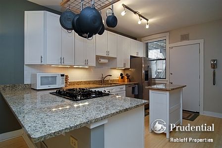 3rd image of 3721 N Pine Grove Ave APT 1R