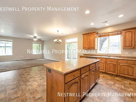4th image of 1072 N Skipton Dr
